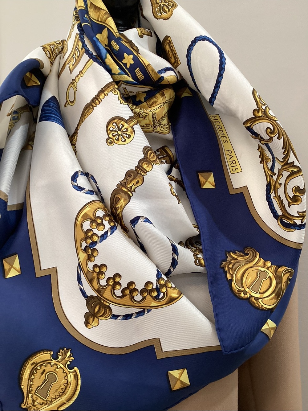 Les Cles Hermes’ Silk 90 carre.